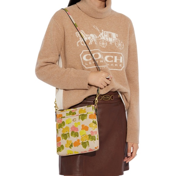 Coach crossbody - Picture 3 of 13